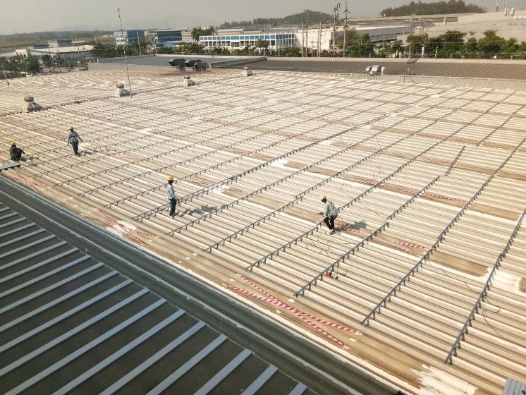 大型工場の折板屋根 施工実績